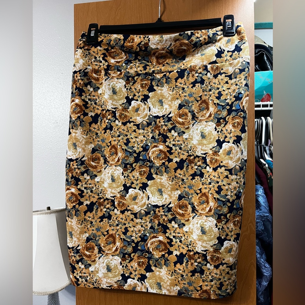 LulaRoe pencil skirt. Size L